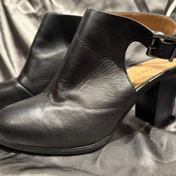 Vionic size 8.5 W 'Lacey' Black Leather Cutout Heeled Boots / Booties, Like New - Picture 5 of 10